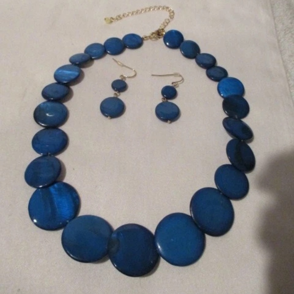 AVON “ocean treasure” jewelry set
